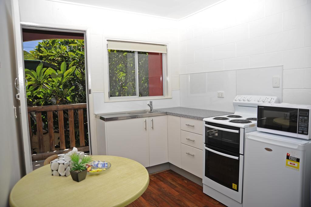 Colonial Court Beachfront Motel & Holiday Stay Airlie Beach Room photo
