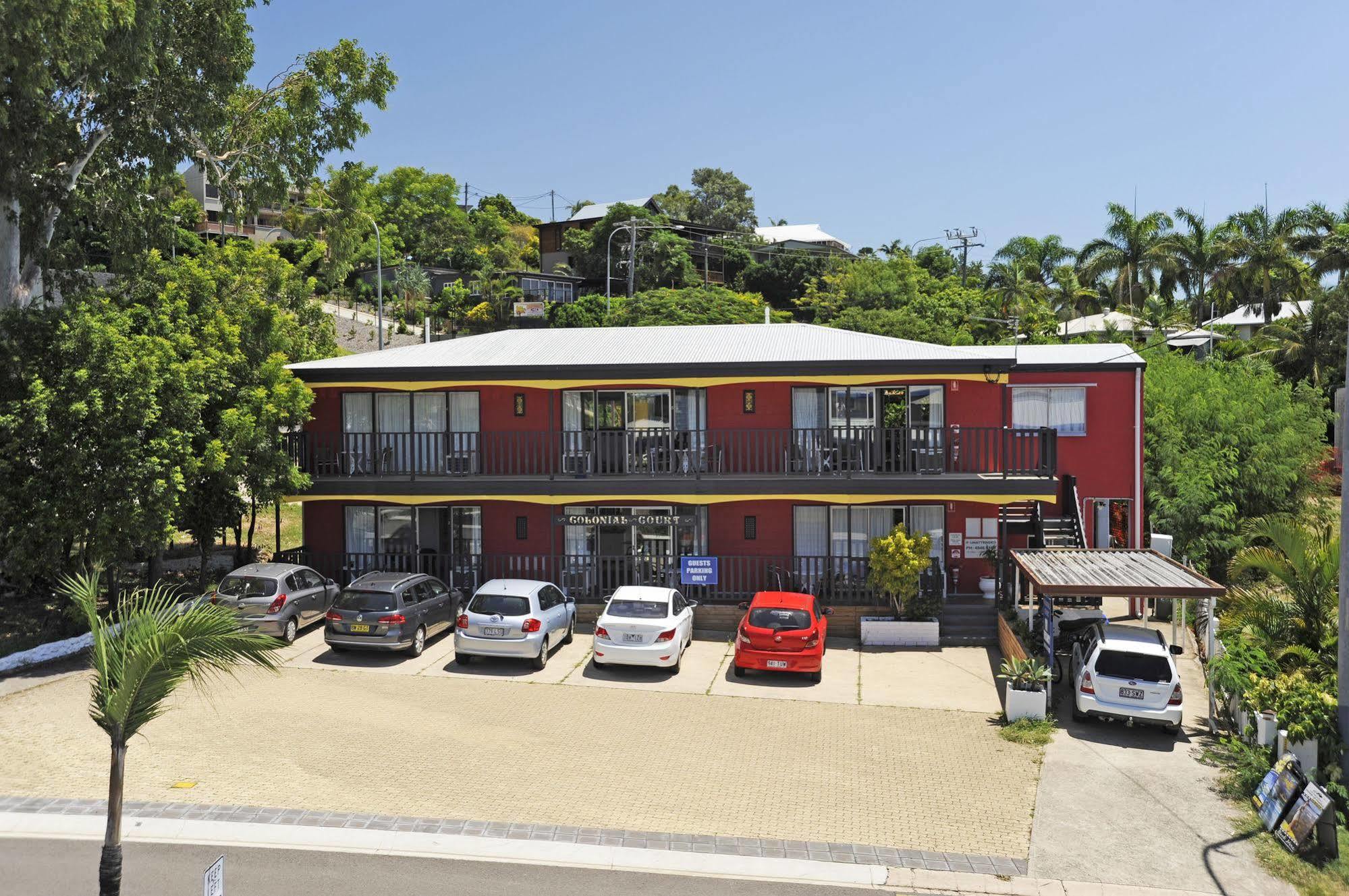 Colonial Court Beachfront Motel & Holiday Stay Airlie Beach Exterior photo