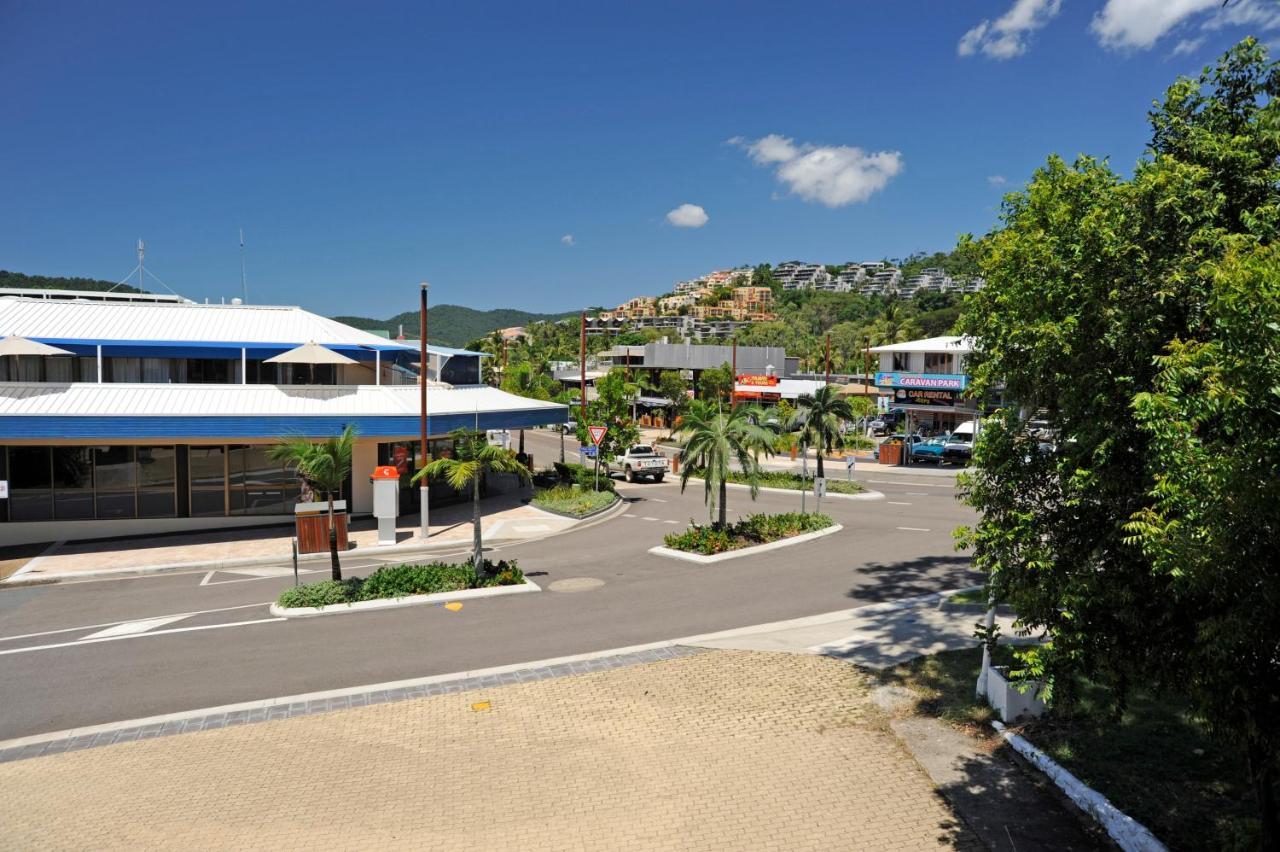 Colonial Court Beachfront Motel & Holiday Stay Airlie Beach Exterior photo